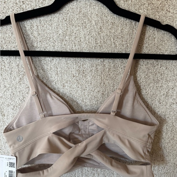 Lululemon Still Now Bra- size 8, NWT - Picture 2 of 2